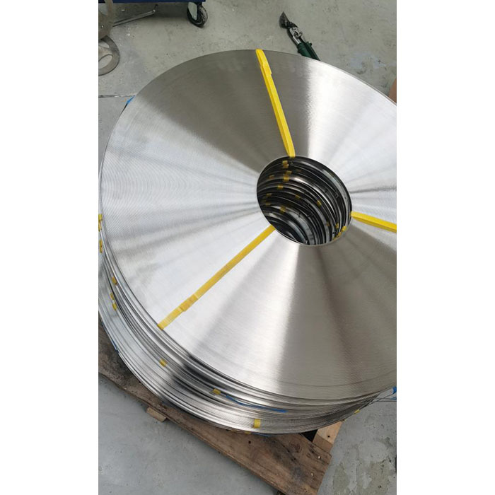 Hur förändras de mekaniska egenskaperna hos 316 rostfritt stålremsor vid olika omgivningstemperaturer?